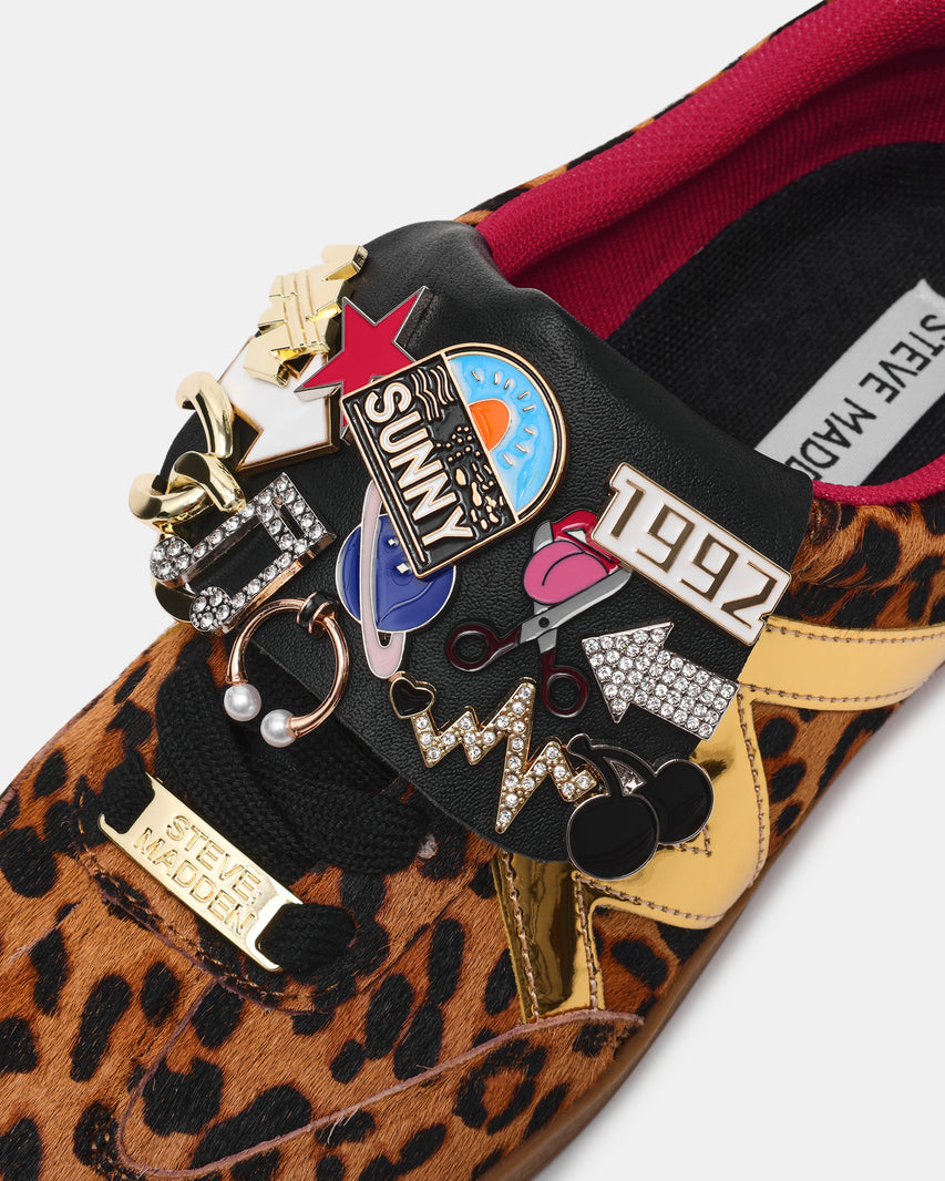 DIVULGE-L -VA 　バッジ付きローカットスニーカー　LE　(HEEL2.5)