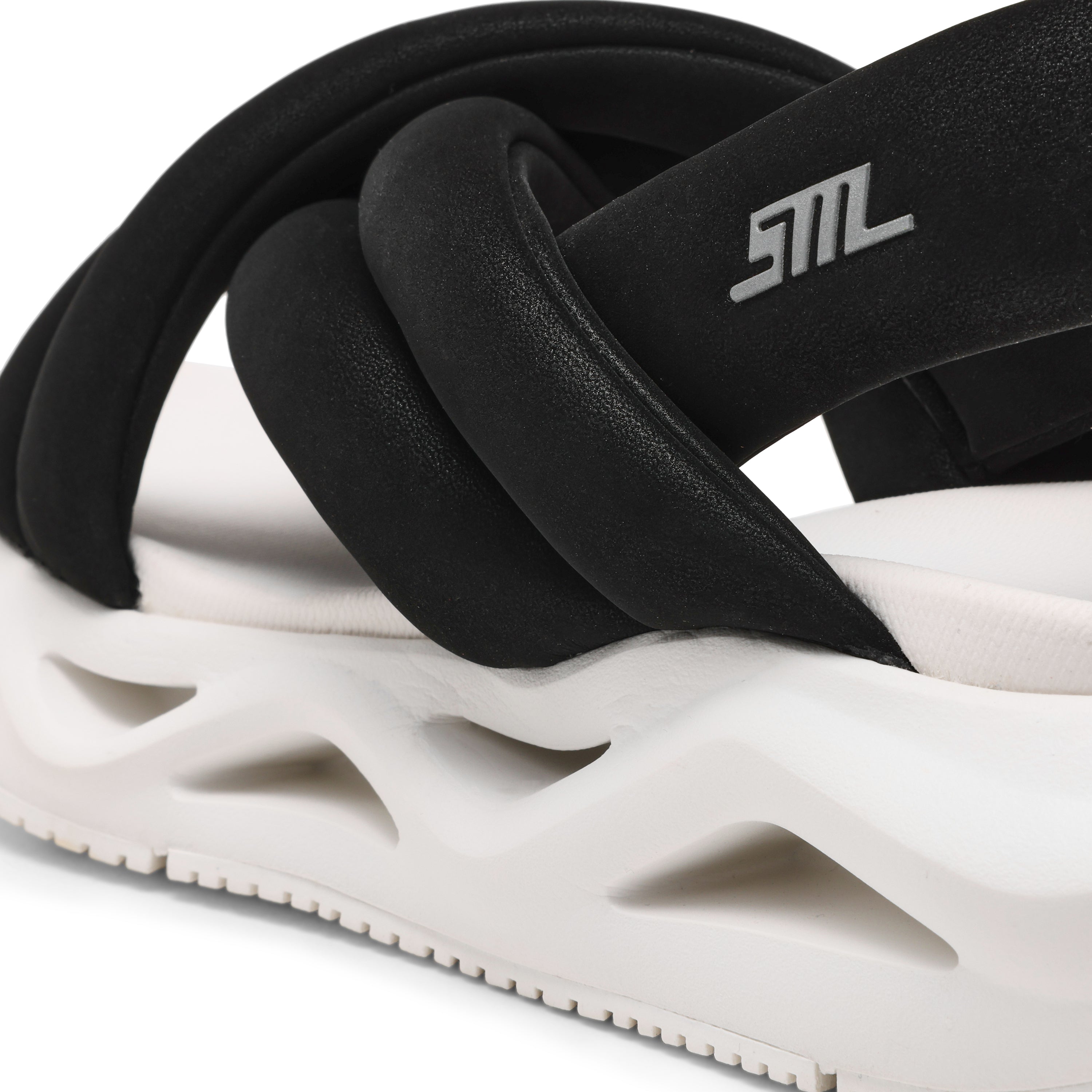 【Steve Madden】クロススライドサンダル HURDLE 2-VS クロスパフィーボリュームサンダル BLK/WH – Steve