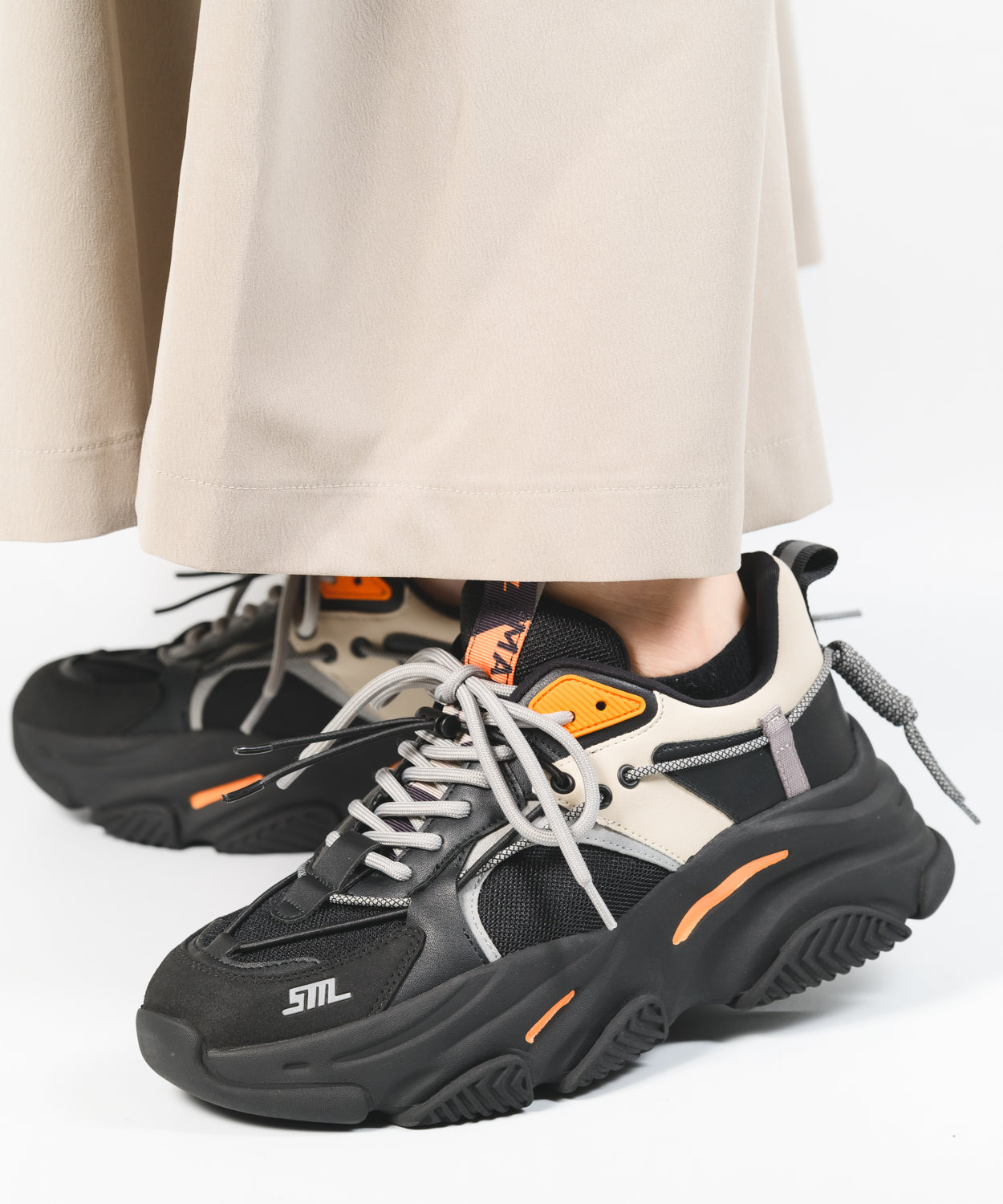 VAULT 2-UA　マルチカラースニーカー　BLACK/ORANGE　(heel5.0)