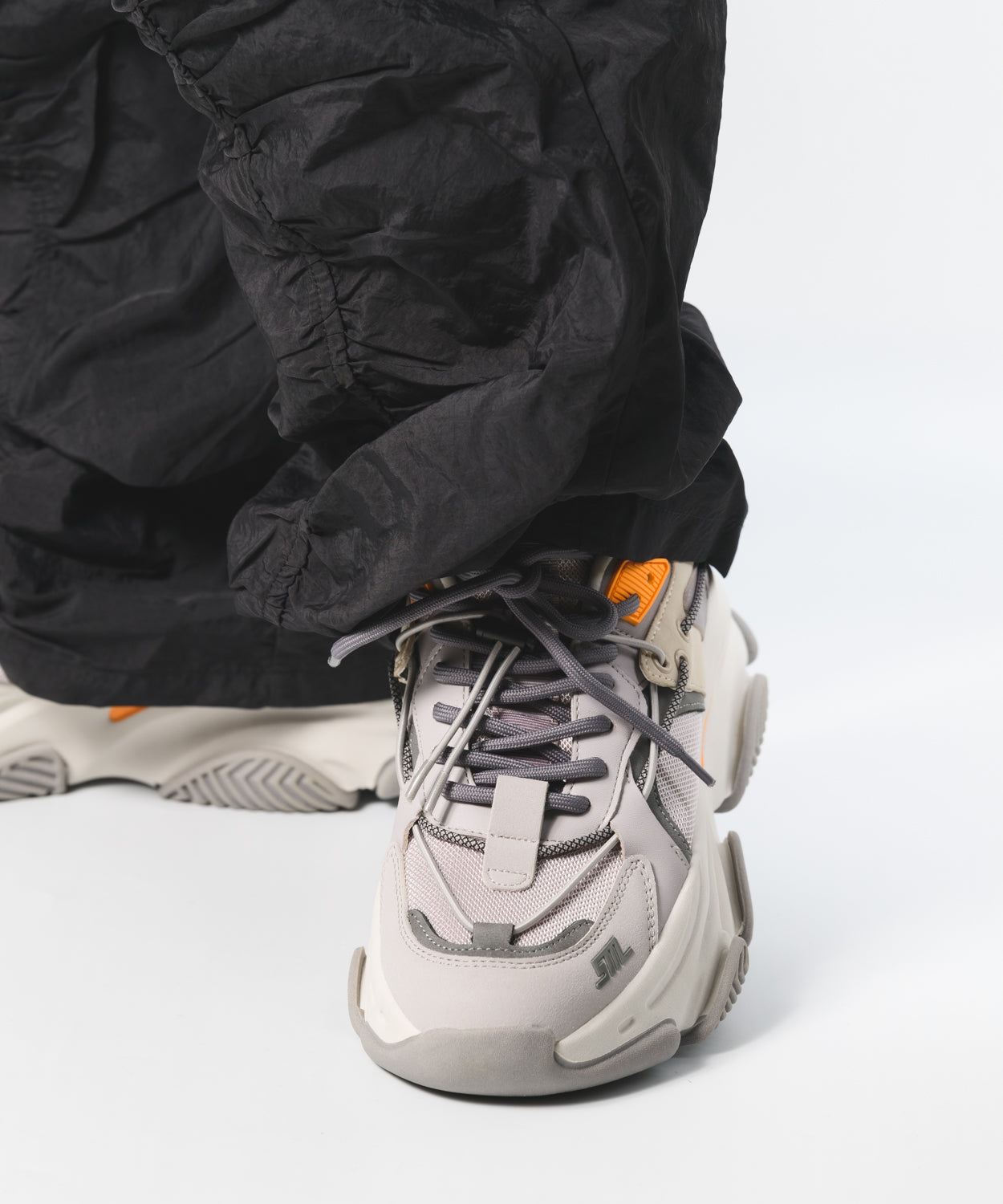 VAULT 2-UA　マルチカラースニーカー　GREY/ORANGE　(heel5.0)